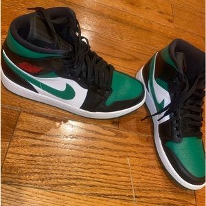 Jordan 1 mid “Green Toe”